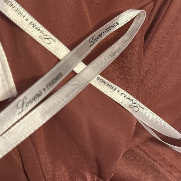 Lovers + Friends Life’s a Beach Mauve lace scalloped off the shoulder top blouse - Picture 9 of 9